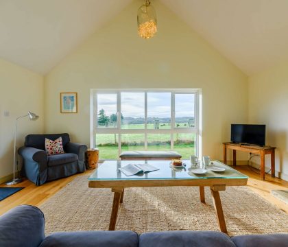 2 Manor Farm Cottage Sitting Room - StayCotswold 