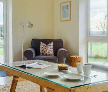 2 Manor Farm Cottage Sitting Room - StayCotswold 