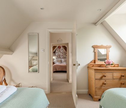Greenview Cottage Bedroom 3 - StayCotswold
