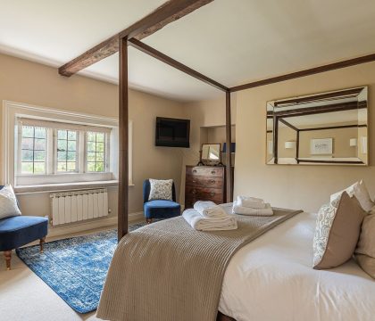 Greenview Cottage Master Bedroom - StayCotswold