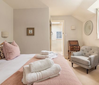 Greenview Cottage Bedroom 2 - StayCotswold