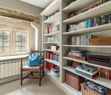 Greenview Cottage Library - StayCotswold