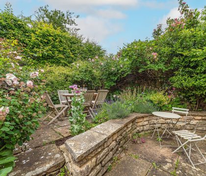Greenview Cottage Garden - StayCotswold