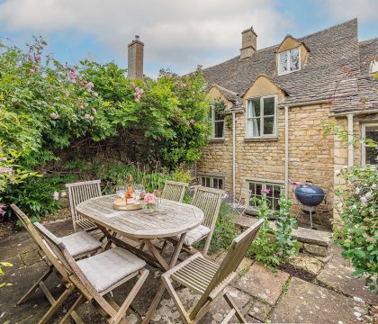 Greenview Cottage Garden - StayCotswold