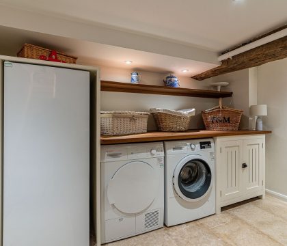 Greenview Cottage Utility Room - StayCotswold