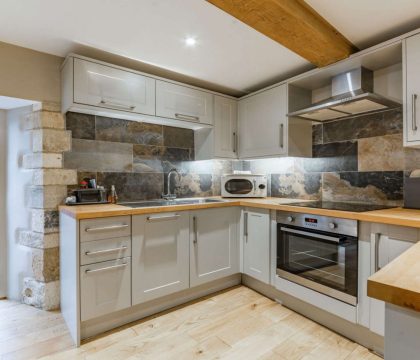 Church View Apartment Kitchen - StayCotswold