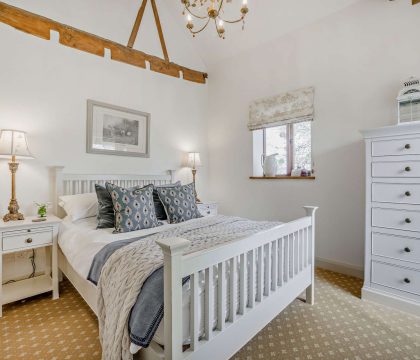 The Byres Master Bedroom - StayCotswold