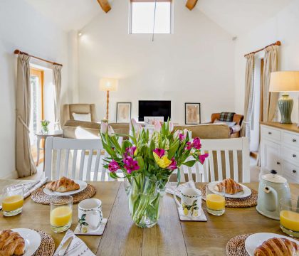 The Byres Dining Area - StayCotswold