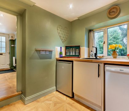 Holly Cottage Kitchen - StayCotswold 