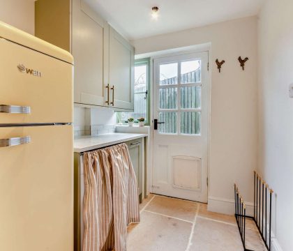 Heath Cottage Utility Room - StayCotswold