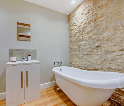 The Old Workshop Ensuite - StayCotswold