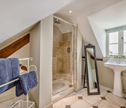 Rye Shower Room - Staycotswold
