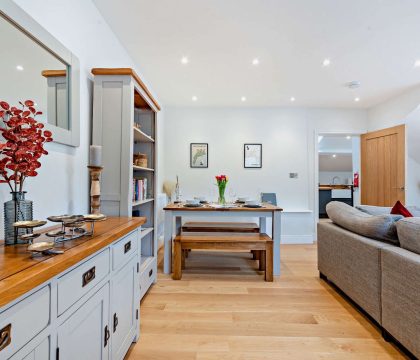 Vine Cottage Dining Area - StayCotswold