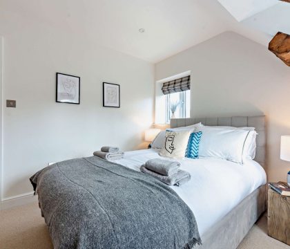 Vine Cottage Bedroom 2 - StayCotswold