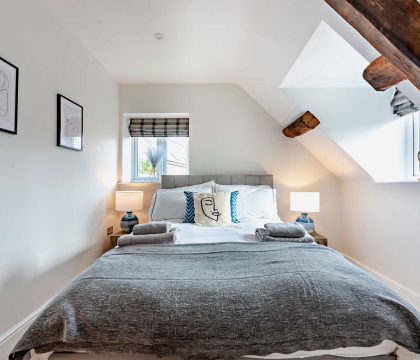 Vine Cottage Bedroom 2 - StayCotswold