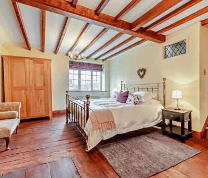 Manor House Master Bedroom 3 - StayCotswold