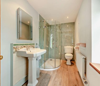 Manor House First Floor Shower Room - StayCotswold