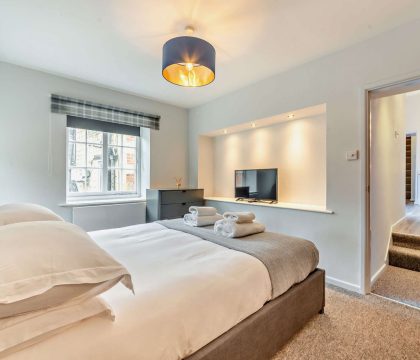 The Nest, Winchcombe Bedroom 2 - StayCotswold