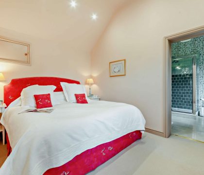 Guddlebrook Two Master Bedroom - StayCotswold