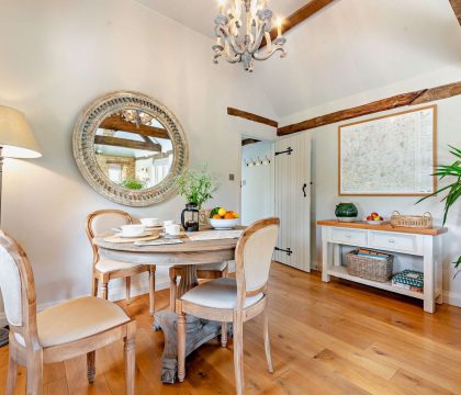 Perry Cottage Dinning Area - StayCotswold