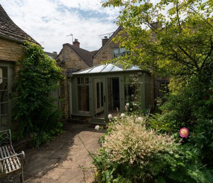 Bag End and Peppercorn Cottage Garden - StayCotswold