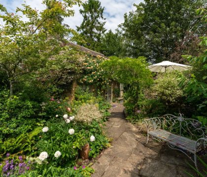 Bag End and Peppercorn Cottage Garden - StayCotswold