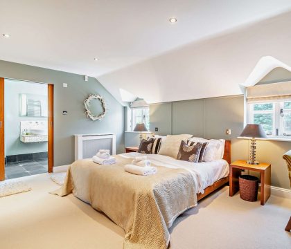 Pear Tree Cottage, The Oddingtons Master Bedroom - StayCotswold