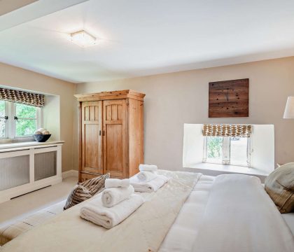 Pear Tree Cottage, The Oddingtons Bedroom 3 - StayCotswold