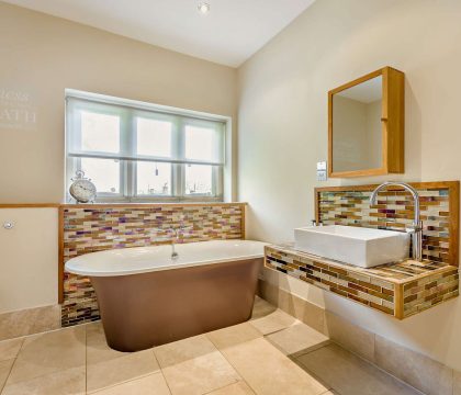 Pear Tree Cottage, The Oddingtons Family Bathroom - StayCotswold