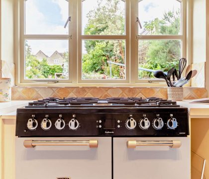 Buttercup Cottage Kitchen - StayCotswold