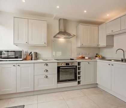 Upper Barn Kitchen - StayCotswold