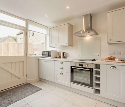 Upper Barn Kitchen - StayCotswold