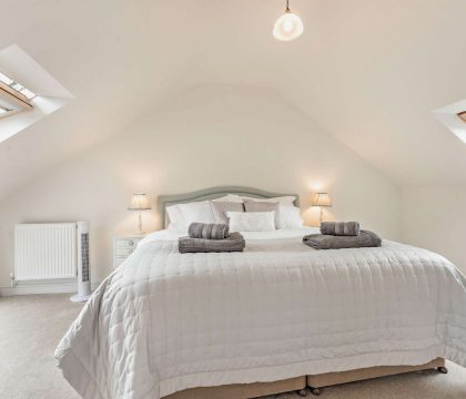 Upper Barn Master Bedroom - StayCotswold