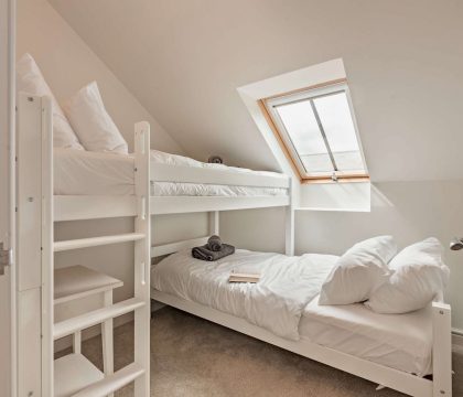 Upper Barn Bedroom 3 - StayCotswold
