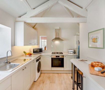 Lower Barn Kitchen - StayCotswold