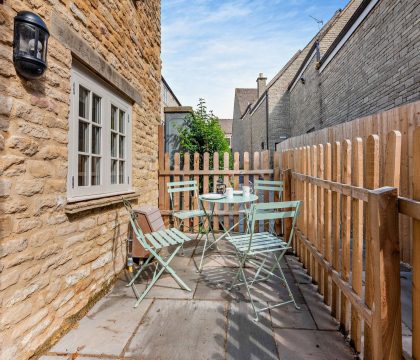 Lower Barn Patio - StayCotswold