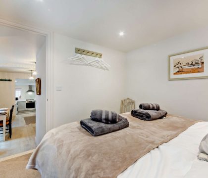 Lower Barn Bedroom 2 - StayCotswold