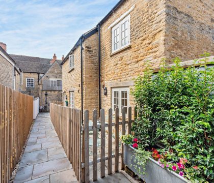 Lower Barn Exterior - StayCotswold