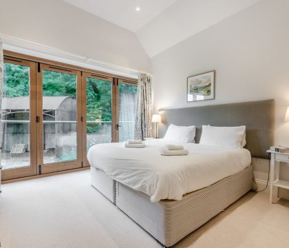 Waterhead Barn Bedroom 2 - StayCotswold