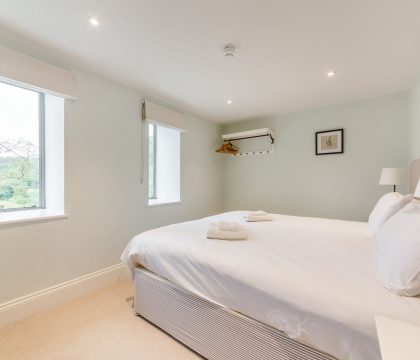 Waterhead Barn Bedroom 4 - StayCotswold