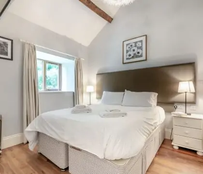 Waterhead Barn Bedroom 6 - StayCotswold