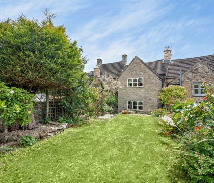 Buttercup Cottage Garden - StayCotswold
