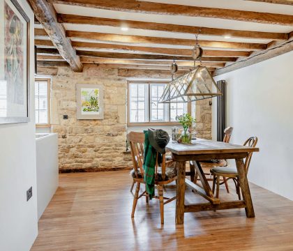 Butcher's Flat Dining Area - StayCotswold