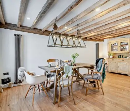 Butcher's Flat Dining Area - StayCotswold