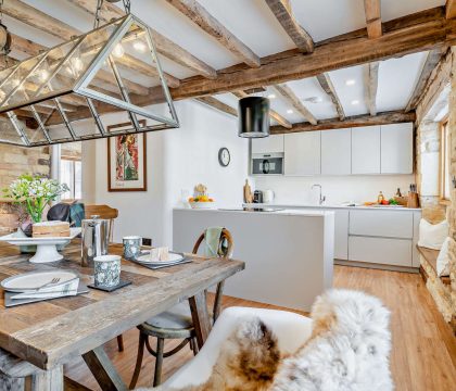 Butcher's Flat Dining Area - StayCotswold