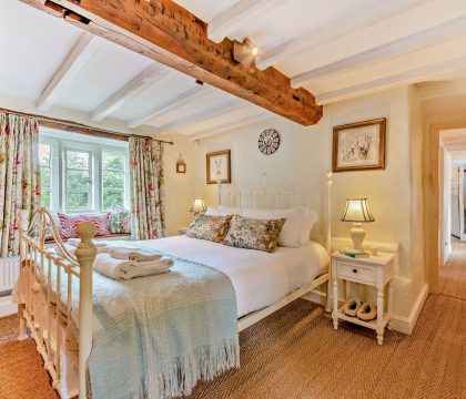 Glebe Cottage Master Bedroom - StayCotswold