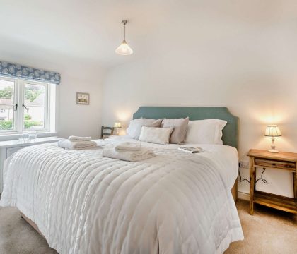 Middle Barn Master Bedroom - StayCotswold