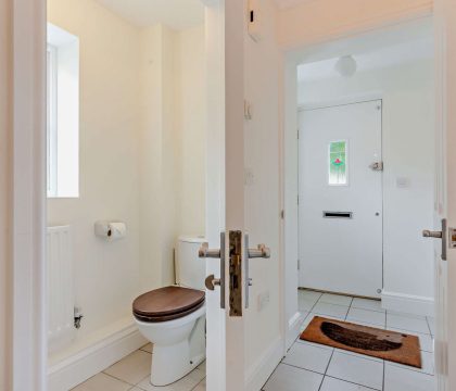 5 Stone Cottage Cloakroom - StayCotswold