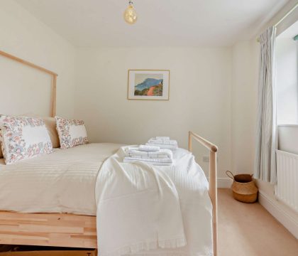 5 Stone Cottage Bedroom 2 - StayCotswold