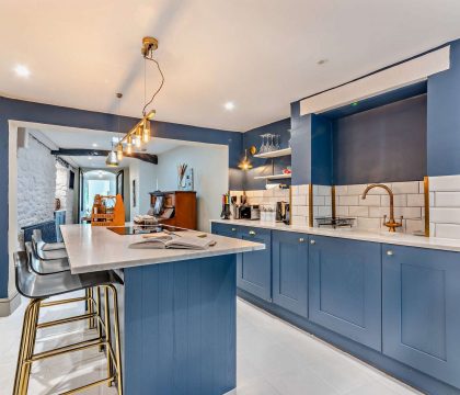 Elephant Cottage Kitchen - StayCotswold